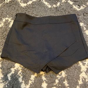 Black Skort